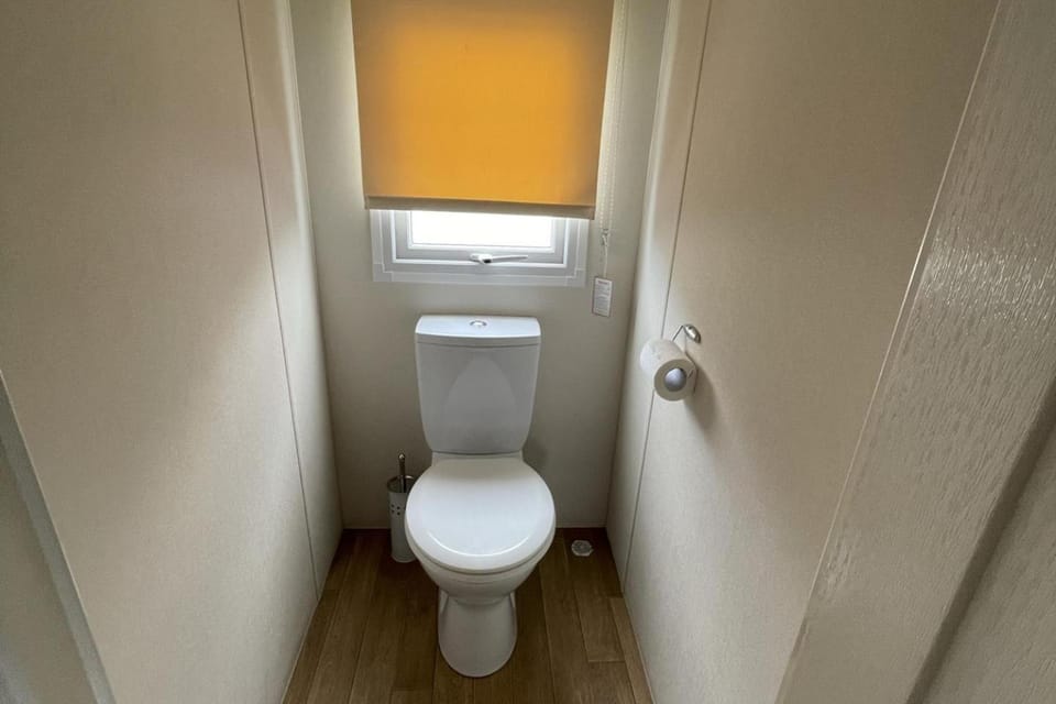 Caravan - Sleeps 10 - Pet friendly - Parking House in Tendring District