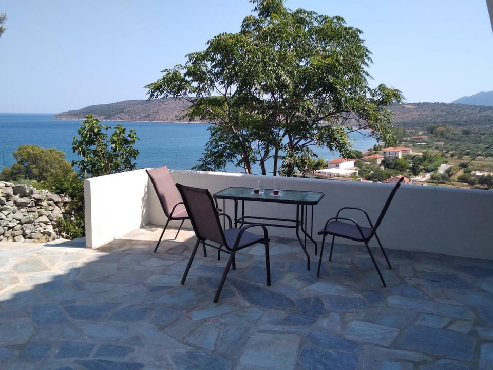 Κamares View (Αύρα) Apartment in Peloponnese Region