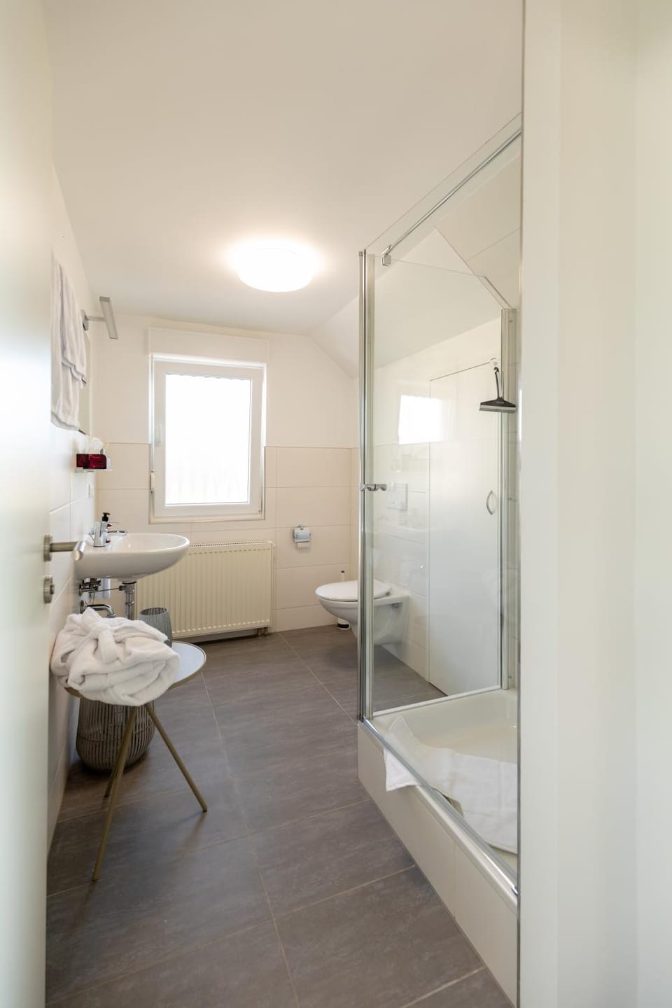 Shower, Toilet, Bathroom, towels