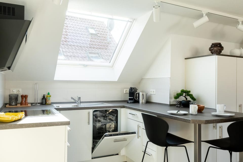 Kitchen or kitchenette, Dining area, dishwasher, pet friendly, stove