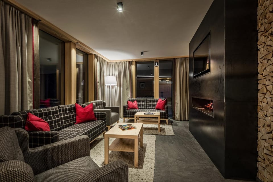 Communal lounge/ TV room, Internal: Not applicable to any particular room