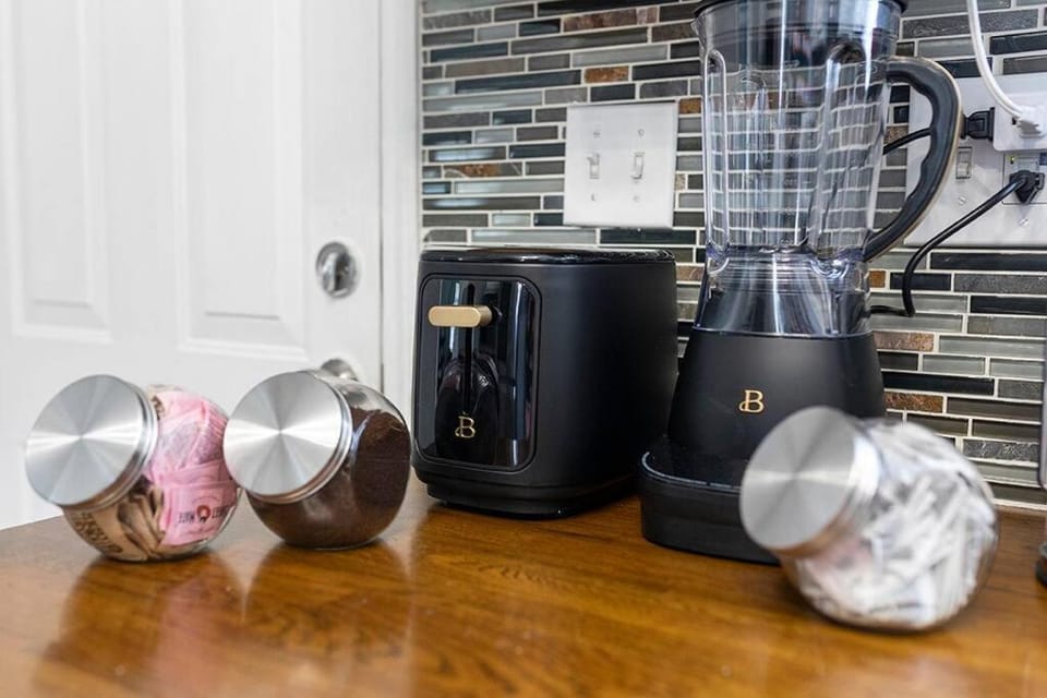 Coffee/tea facilities, toaster