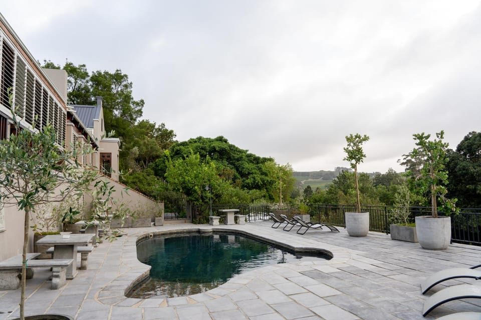 Avemore Vineyard View - wood fired hot tub and full power back up Apartment in Stellenbosch