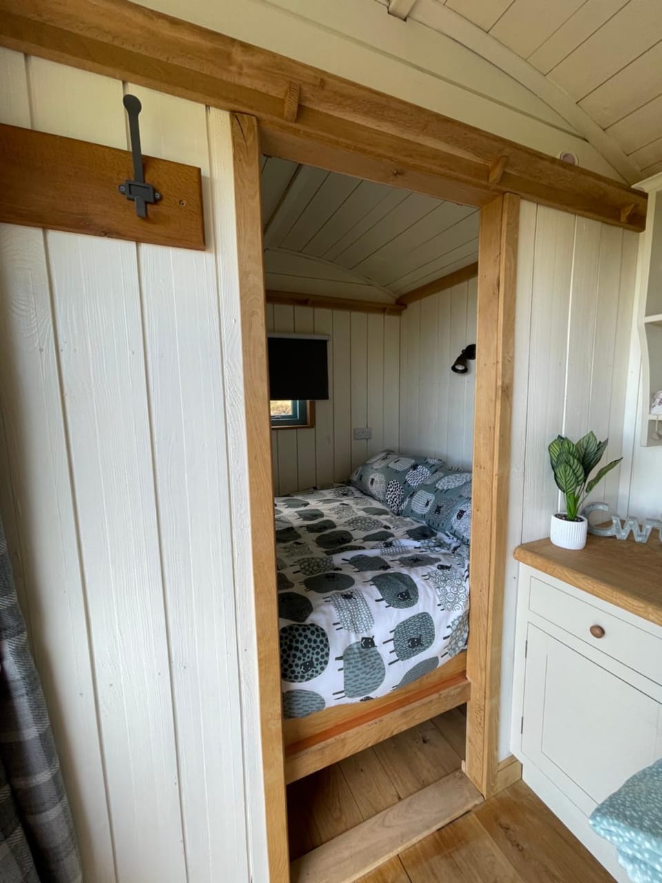 The Shepards hut Apartment in Penbryn