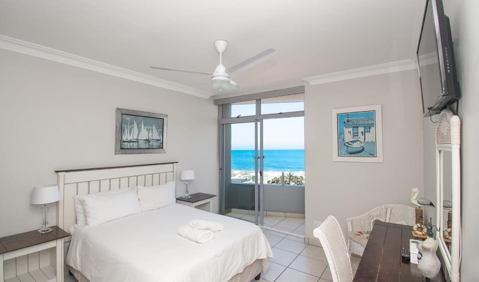 Bed, Natural landscape, TV and multimedia, Photo of the whole room, Bedroom, Sea view