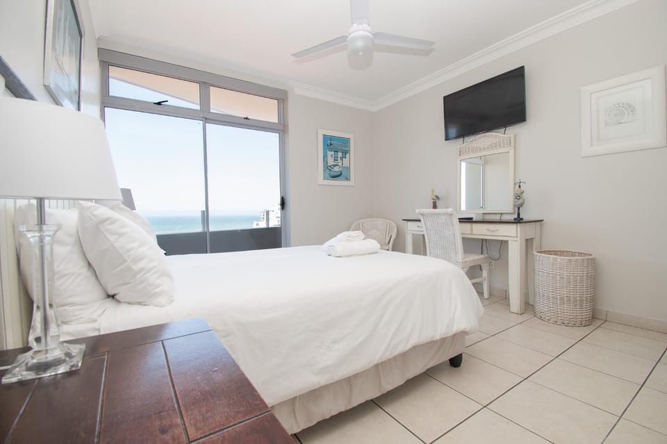 Bed, TV and multimedia, Kitchen or kitchenette, Photo of the whole room, Bedroom