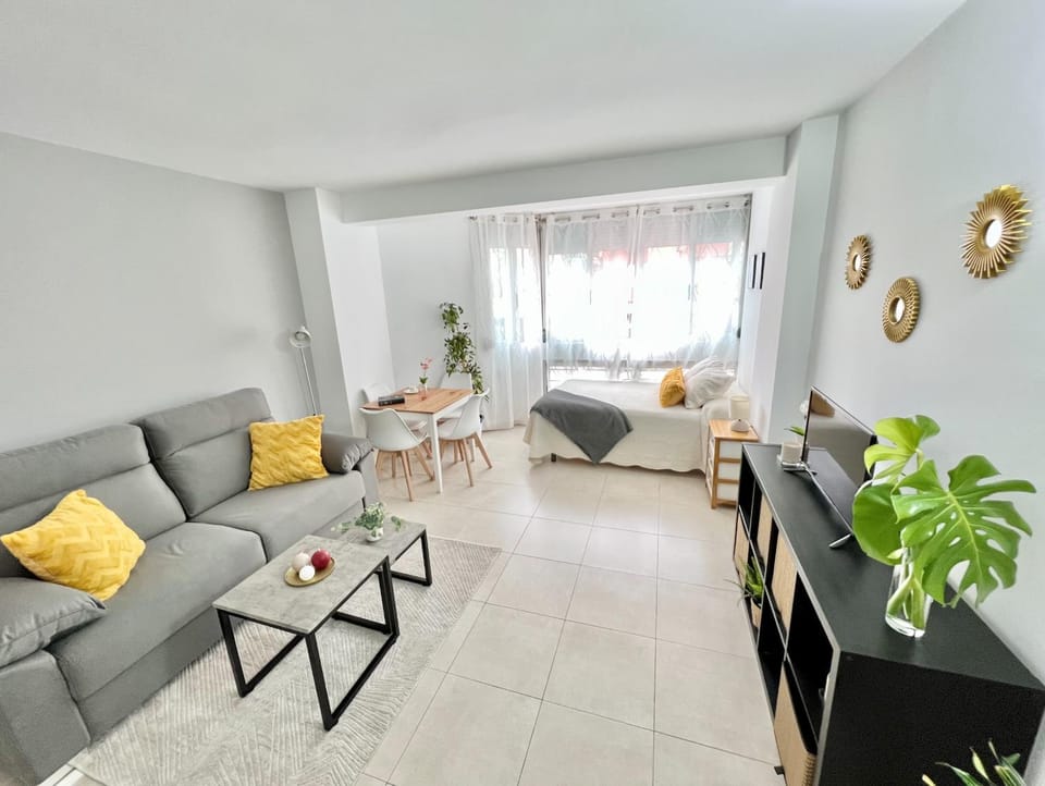 Bed, TV and multimedia, Living room, Photo of the whole room, Seating area, Bedroom