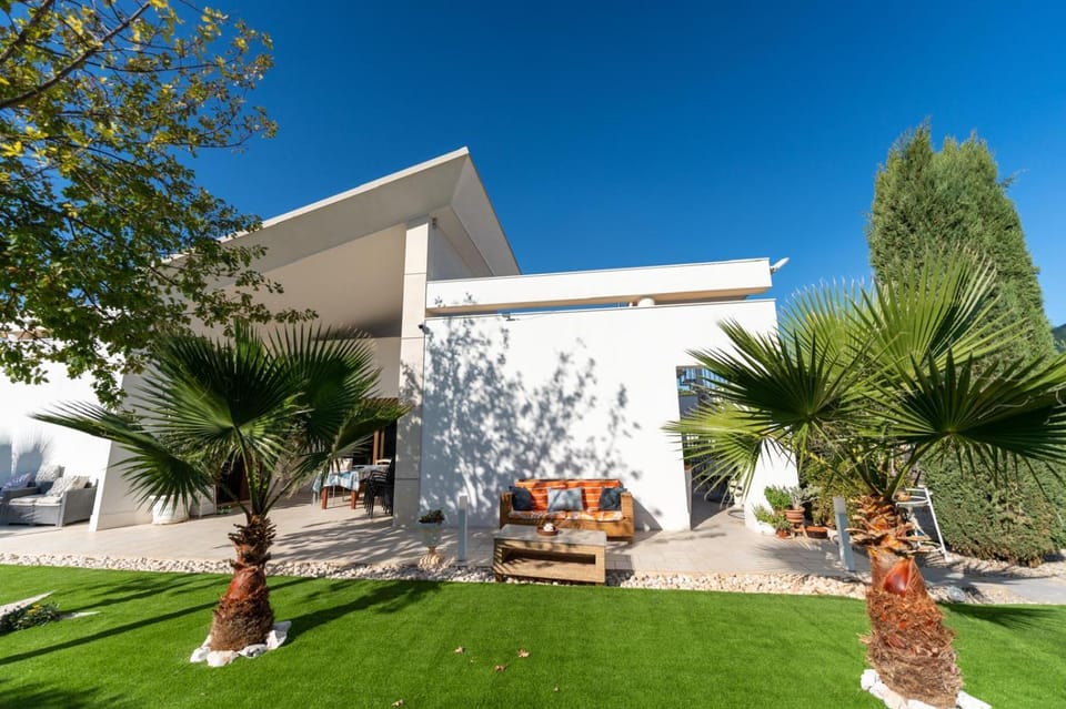 Property building, Spring, Garden, Garden view
