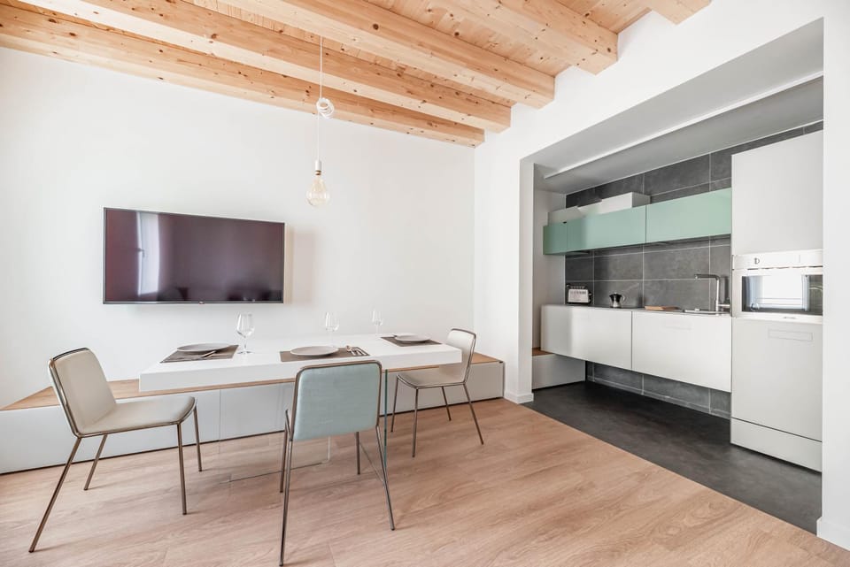 TV and multimedia, Kitchen or kitchenette, Living room, Seating area, Dining area, minibar, pet friendly