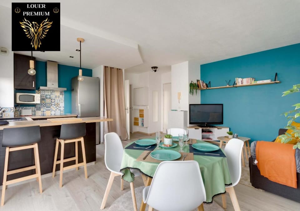TV and multimedia, Living room, Seating area, Dining area, Evening entertainment