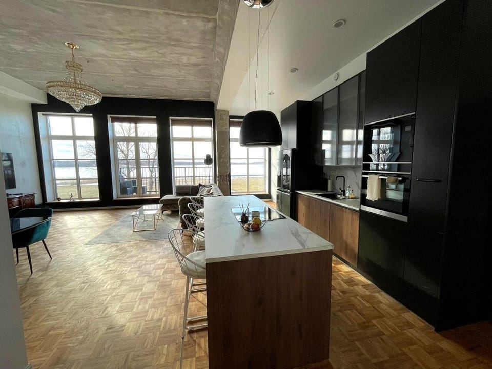 Kitchen or kitchenette, Seating area