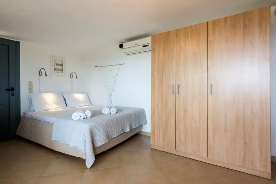 Bed, Bedroom, towels, wardrobe, air conditioner