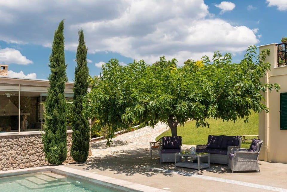 Garden, Seating area, Swimming pool