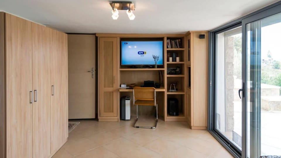 Library, TV and multimedia