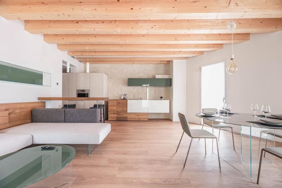 Kitchen or kitchenette, Living room, Seating area, Dining area