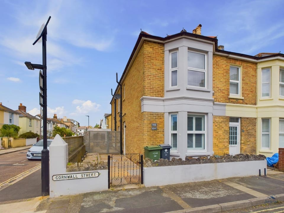 Property building, Facade/entrance, Off site