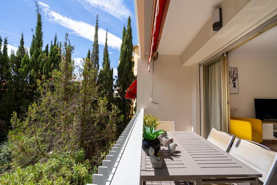 Bird's eye view, TV and multimedia, Balcony/Terrace, Living room, Seating area, Dining area, City view, Garden view