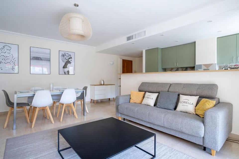 Living room, Decorative detail, Seating area, Dining area, kitchen, air conditioner