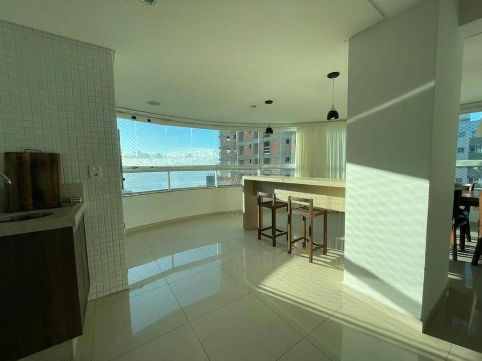 Beautiful view, One apartment per floor, 3 Suites, 2 parking spaces Apartment in Balneário Camboriú