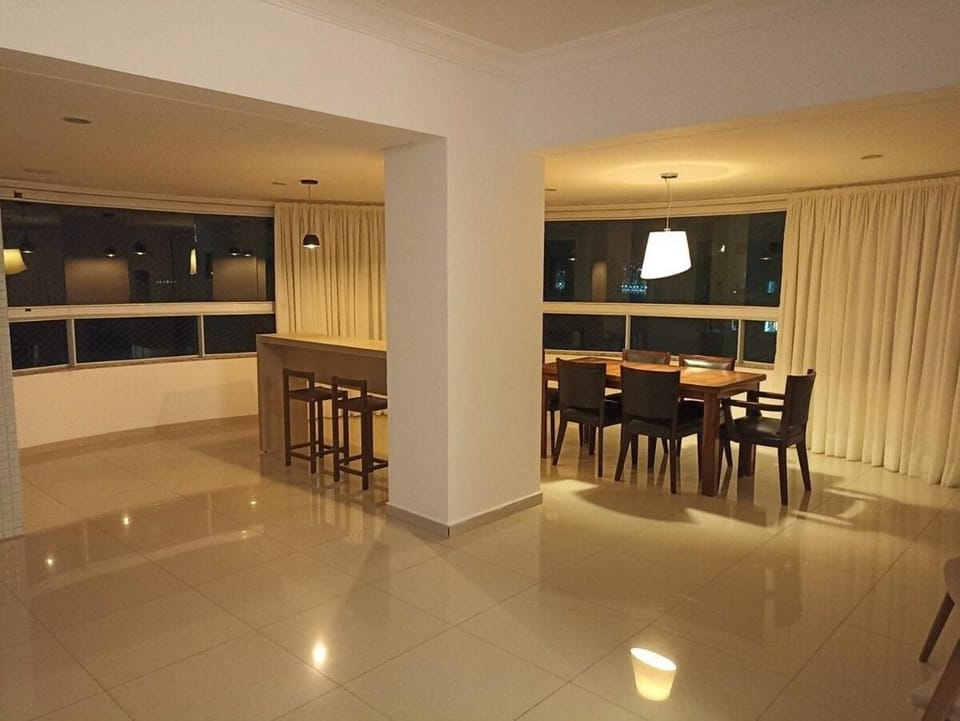 Beautiful view, One apartment per floor, 3 Suites, 2 parking spaces Apartment in Balneário Camboriú