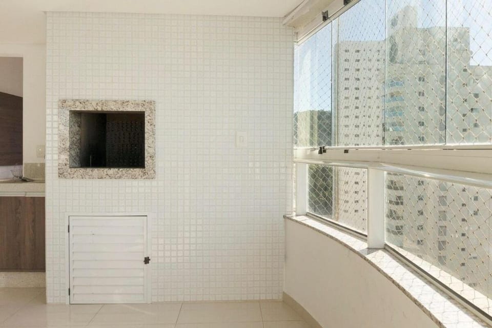 Beautiful view, One apartment per floor, 3 Suites, 2 parking spaces Apartment in Balneário Camboriú