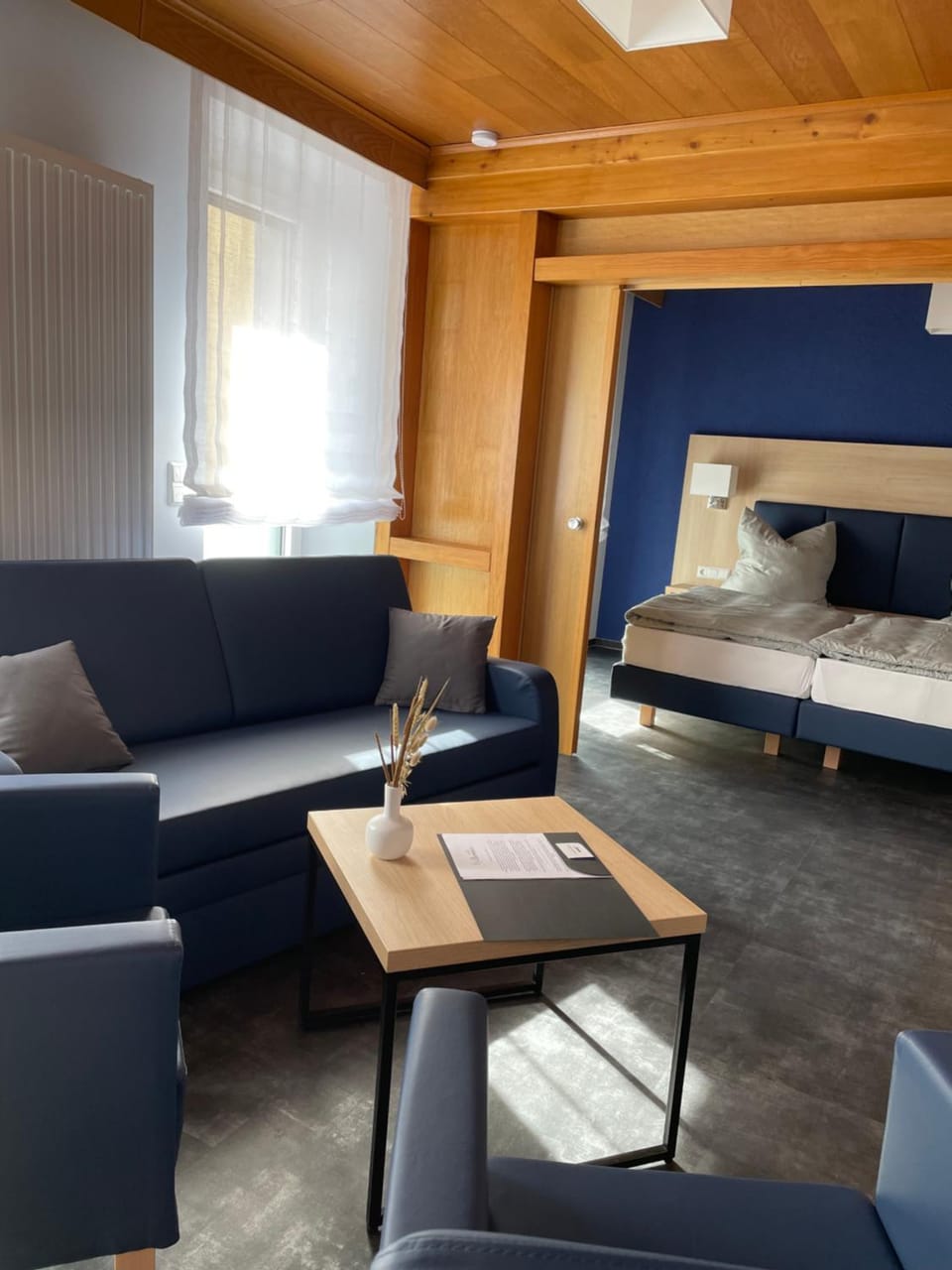 Seating area, Bedroom, Family