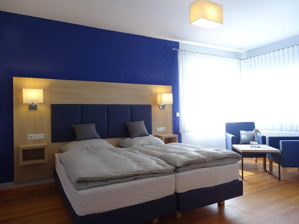 Bed, Photo of the whole room, Seating area, Bedroom