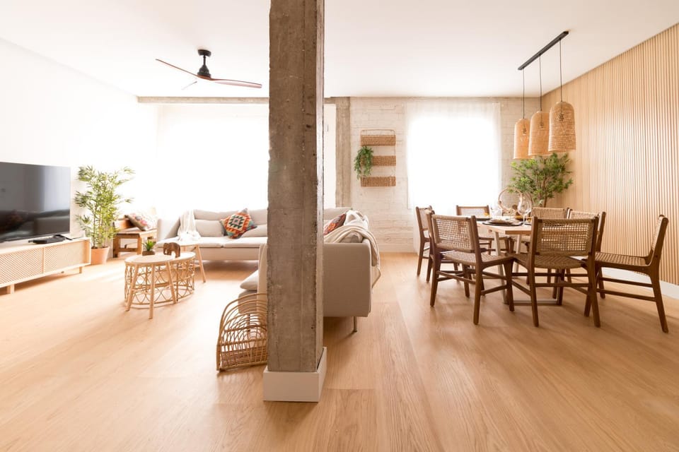 TV and multimedia, Living room, Seating area, Dining area
