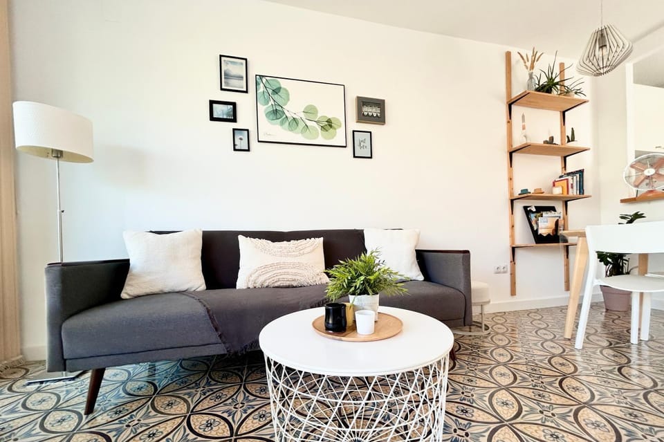 Living room, Seating area, Dining area, internet, air conditioner