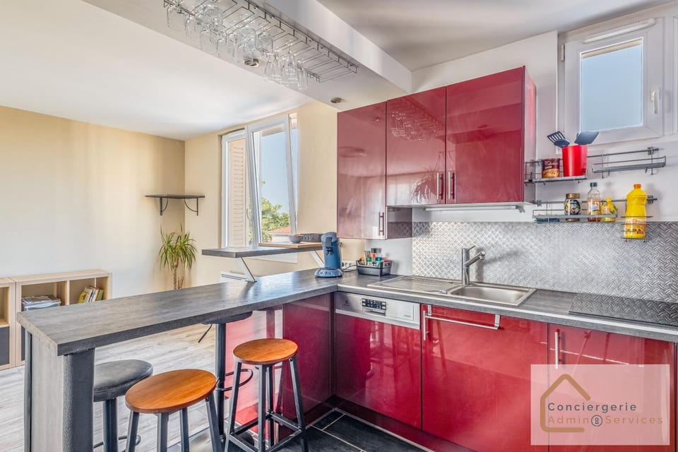 Coffee/tea facilities, Dining area, dishwasher, minibar, storage