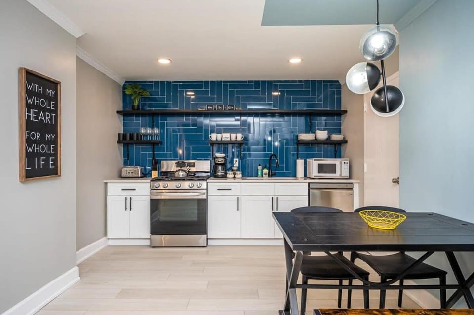 Downtown Atl Condo Onsite Parking King bed & bonus room LM1901 House in Atlanta