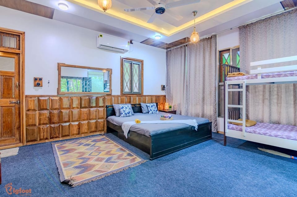 Bed, Photo of the whole room, Bedroom, bunk bed, towels, air conditioner