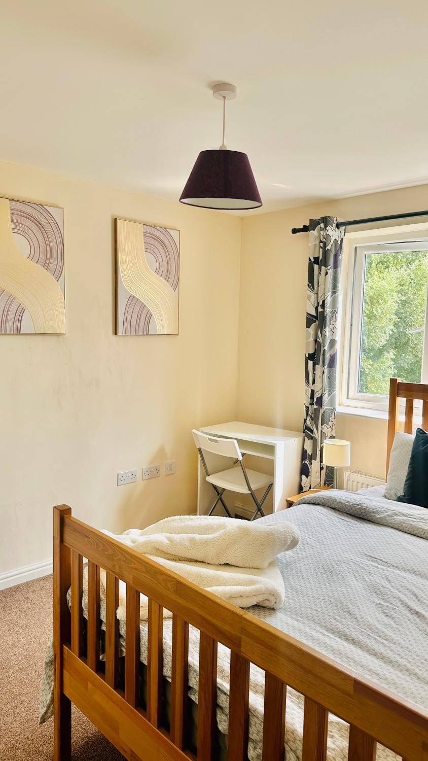 Photo of the whole room, Bedroom