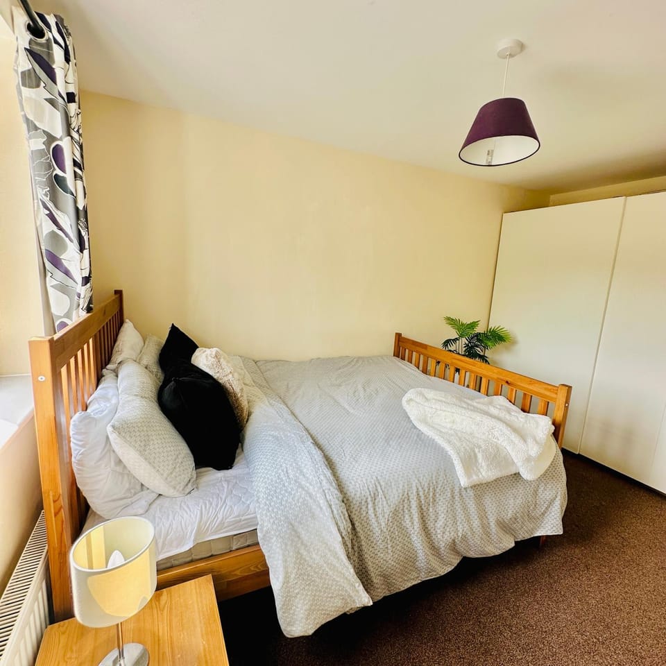 Bed, Photo of the whole room, Bedroom, wardrobe