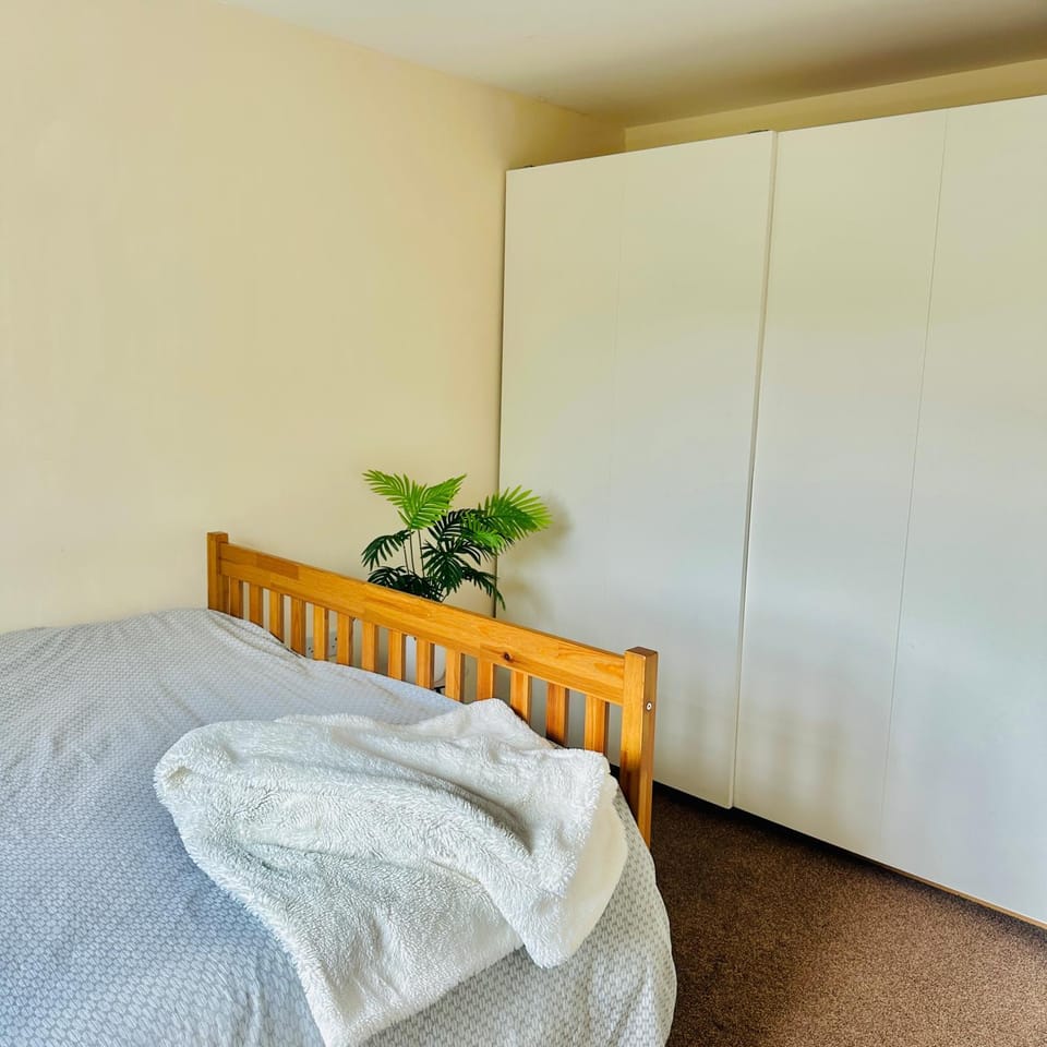Bedroom, wardrobe