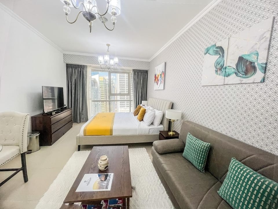 Bed, TV and multimedia, Living room, Photo of the whole room, Seating area, Dining area, Bedroom