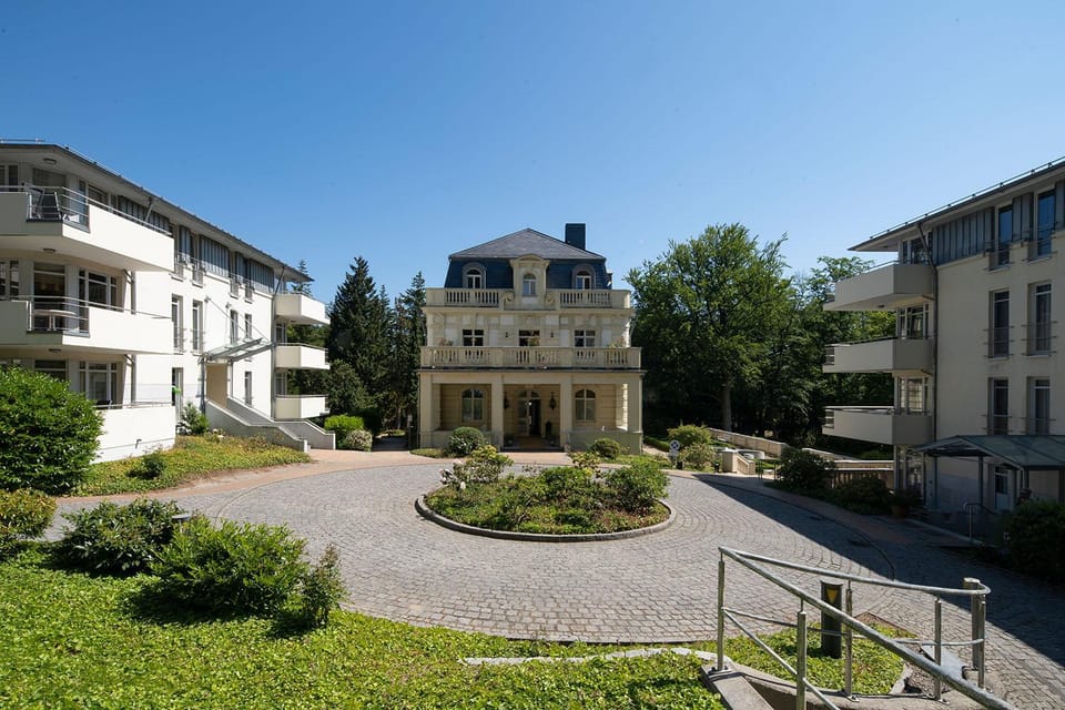 Property building, Facade/entrance, Day, Garden