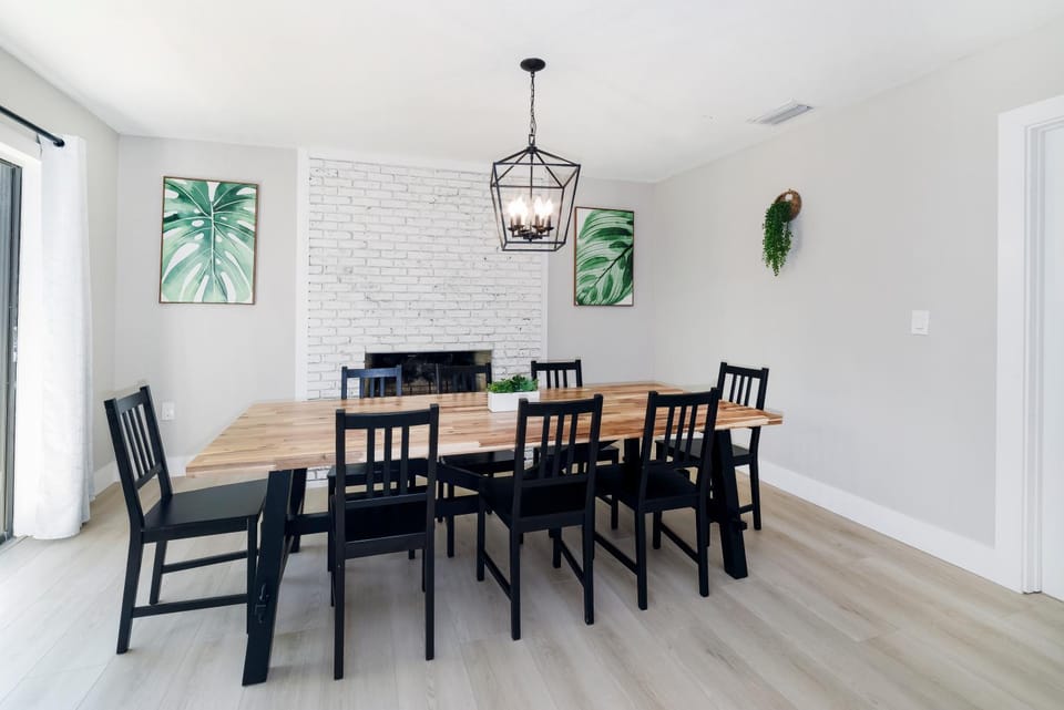 New 6min to 3 Sister Springs, Spacious, Fun with Game Room House in Florida