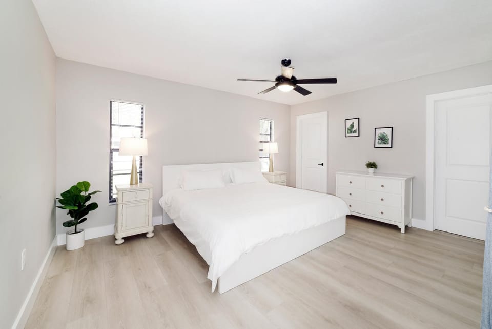 New 6min to 3 Sister Springs, Spacious, Fun with Game Room House in Florida