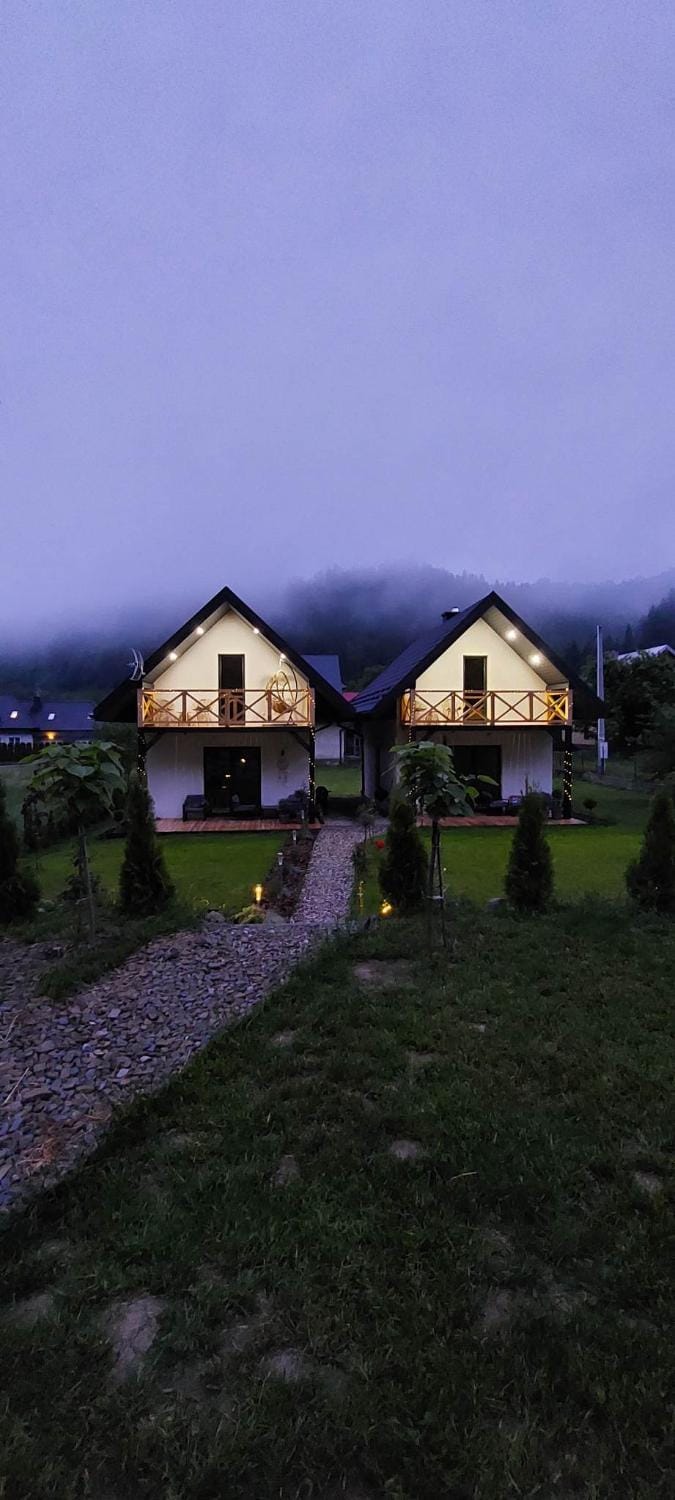 Domki pod lasem Gorce z kominkiem i jacuzzi House in Lesser Poland Voivodeship