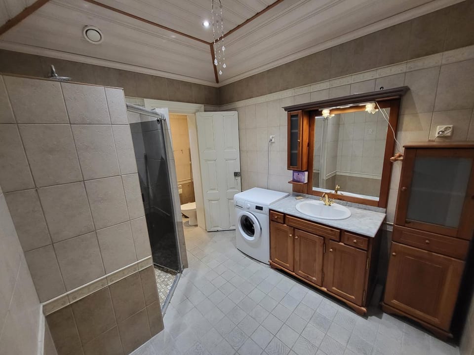Kirstulan Kartanon päärakennuksessa sijaitseva hieno huoneisto Apartment in Finland