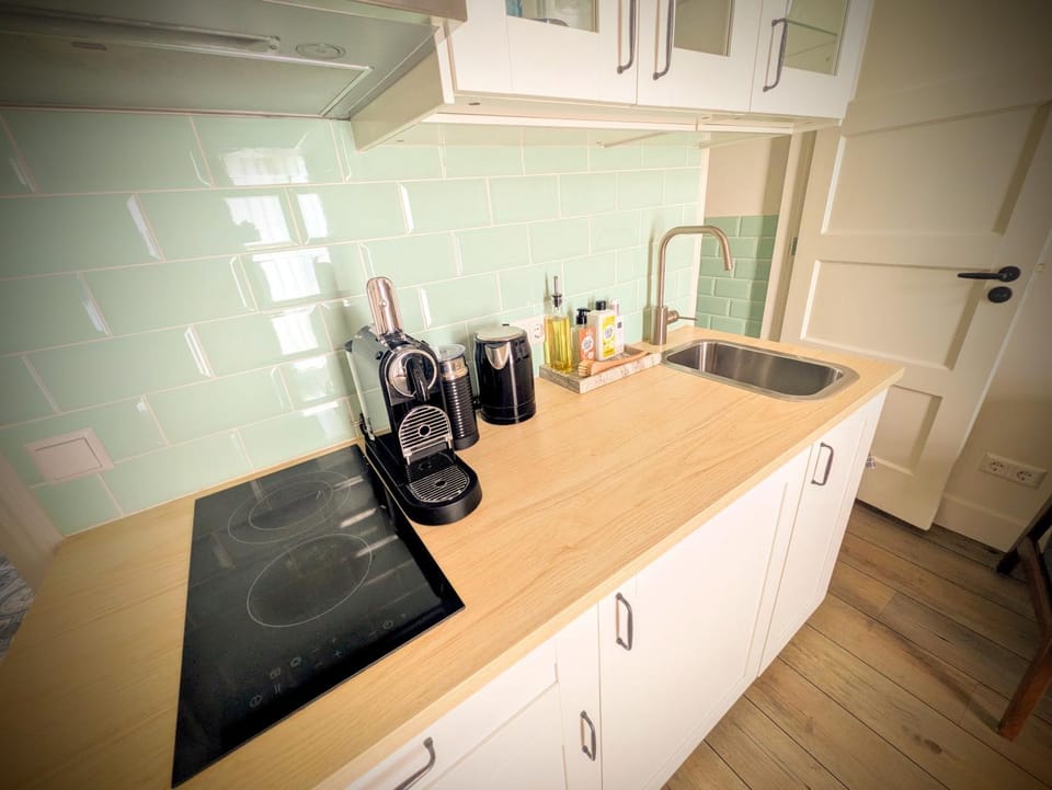 Coffee/tea facilities, Kitchen or kitchenette, kitchen
