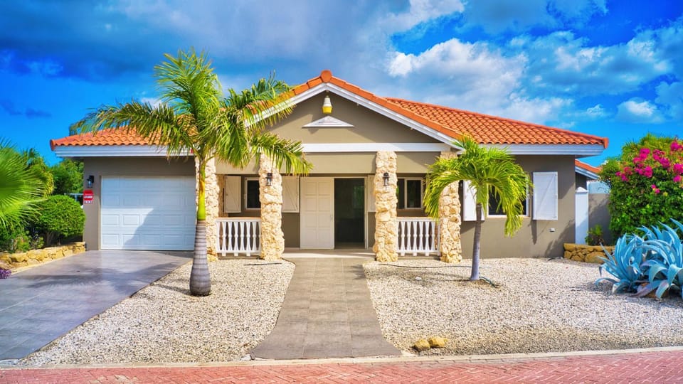 Casa Karlina Villa in Noord
