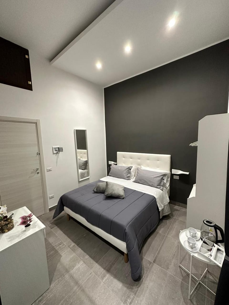 Bed, TV and multimedia, Photo of the whole room, Bedroom, wardrobe