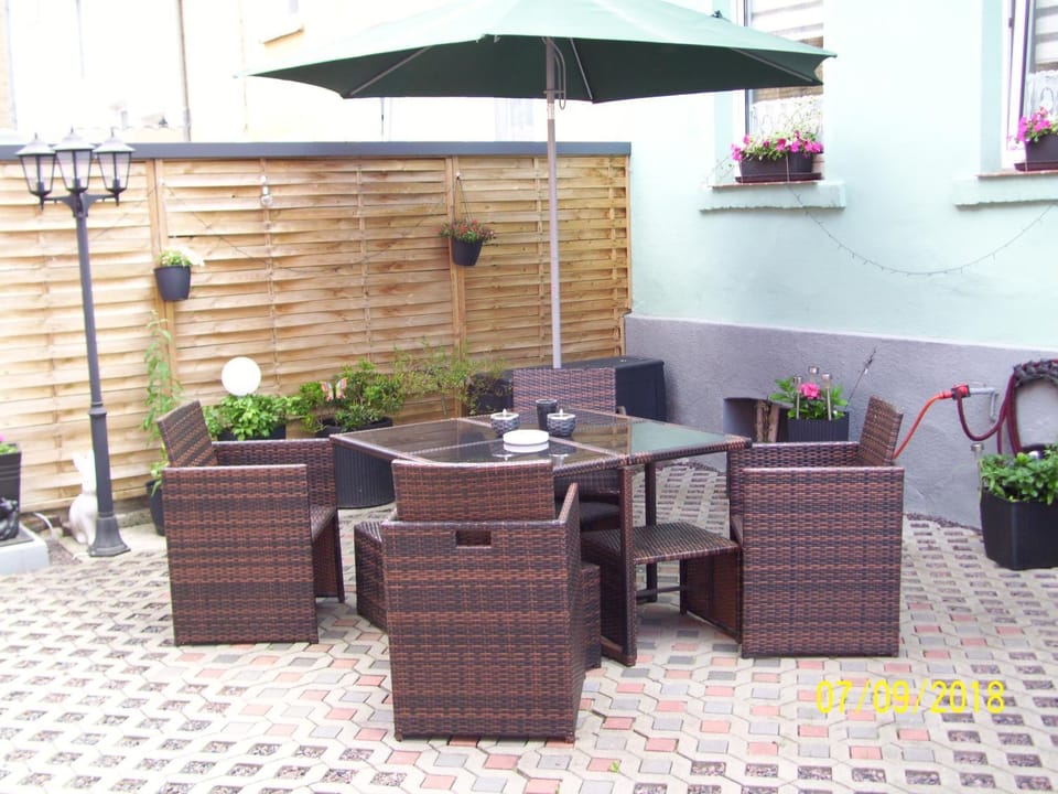 Patio, BBQ facilities