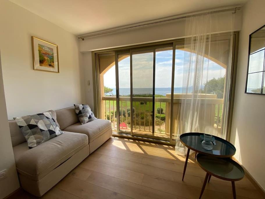 Natural landscape, View (from property/room), Balcony/Terrace, Living room, Seating area