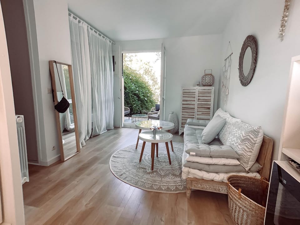 Ravissant T1 avec jardinet proche de la mer Apartment in Hyères