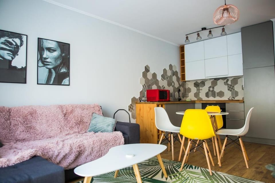 Kitchen or kitchenette, Living room, Seating area, Dining area