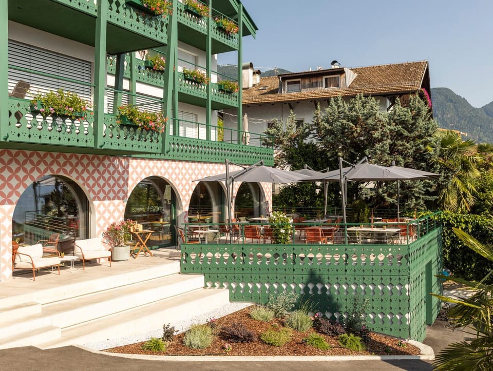 Property building, Restaurant/places to eat