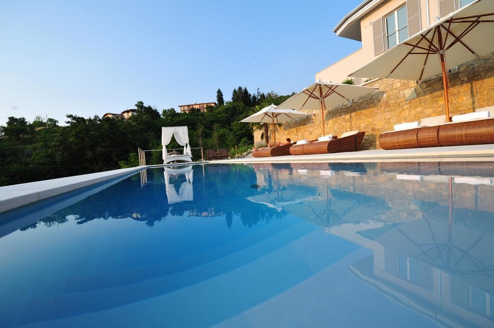 Balcony/Terrace, Swimming pool